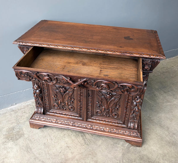 Antique French Renaissance Sideboard/Buffet in Solid Oak Highly Carved w/Lions