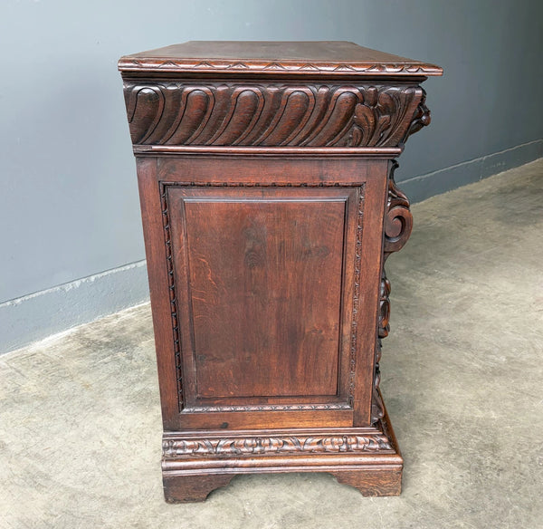 Antique French Renaissance Sideboard/Buffet in Solid Oak Highly Carved w/Lions