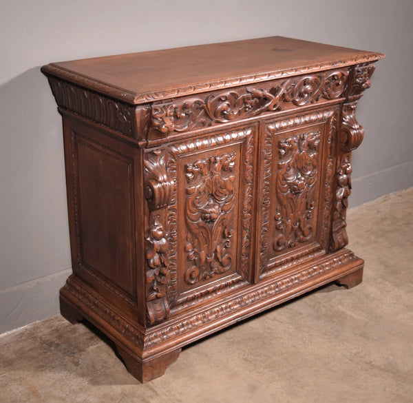 Antique French Renaissance Sideboard/Buffet in Solid Oak Highly Carved w/Lions