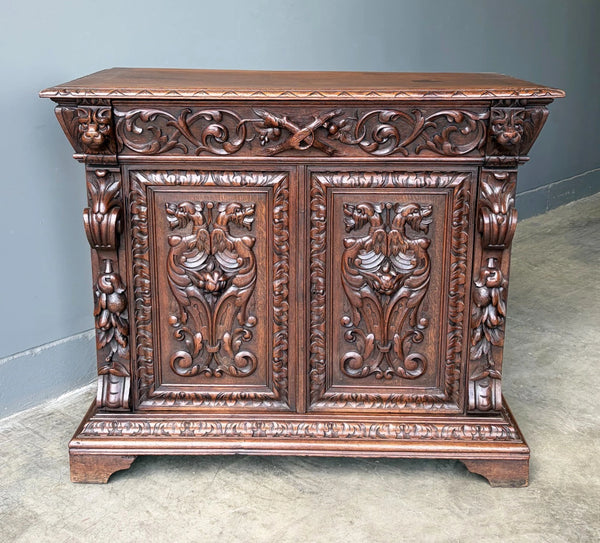 Antique French Renaissance Sideboard/Buffet in Solid Oak Highly Carved w/Lions