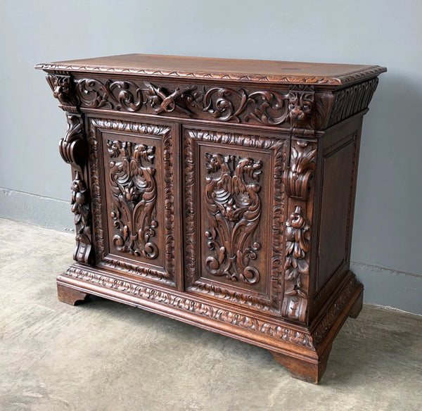 Antique French Renaissance Sideboard/Buffet in Solid Oak Highly Carved w/Lions