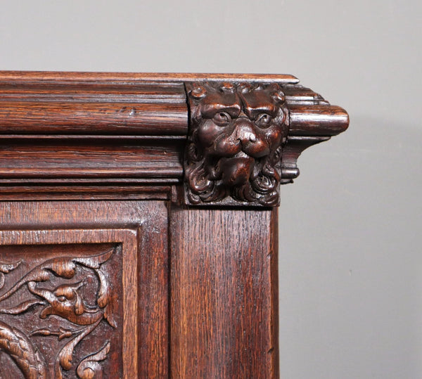 Antique French Renaissance Oak Wood Bench/Settee/Storage Bench with Lions