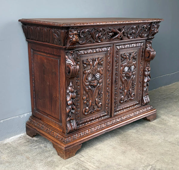 Antique French Renaissance Sideboard/Buffet in Solid Oak Highly Carved w/Lions