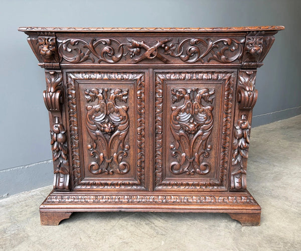 Antique French Renaissance Sideboard/Buffet in Solid Oak Highly Carved w/Lions