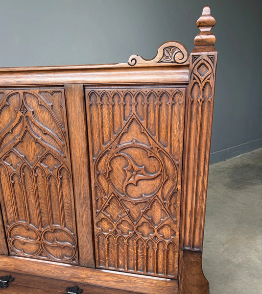 Vintage French Gothic Revival Oak Wood Bench/Settee/Chair Highly Carved