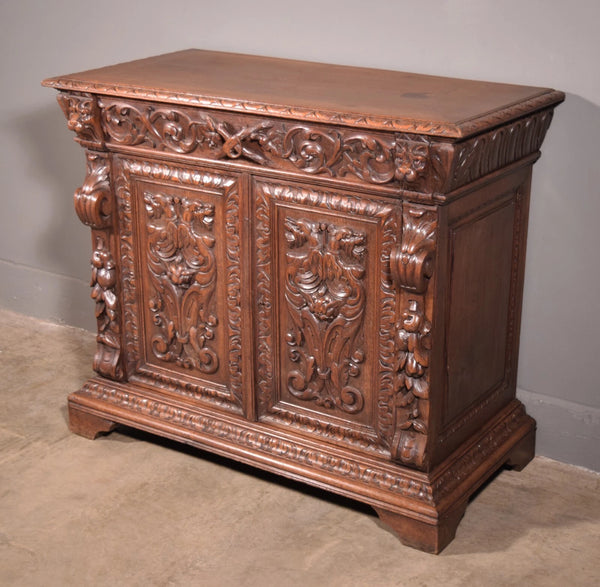 Antique French Renaissance Sideboard/Buffet in Solid Oak Highly Carved w/Lions